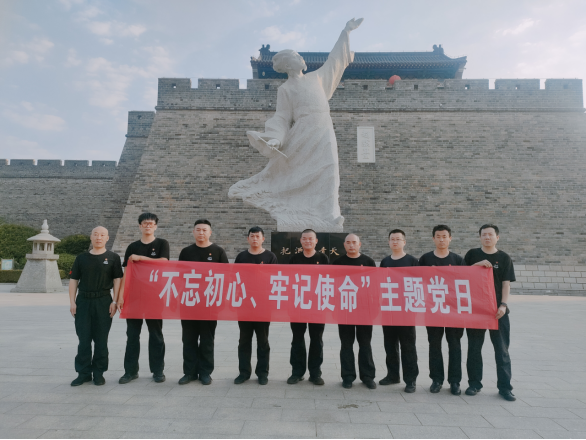 諸城守押大隊(duì)黨支部超然臺(tái)黨性教育基地開展“不忘初心、牢記使命”現(xiàn)場(chǎng)教學(xué)活動(dòng)405.png